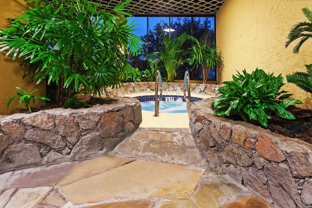 Crowne Plaza Suites Houston Near Sugar Land - photo 29