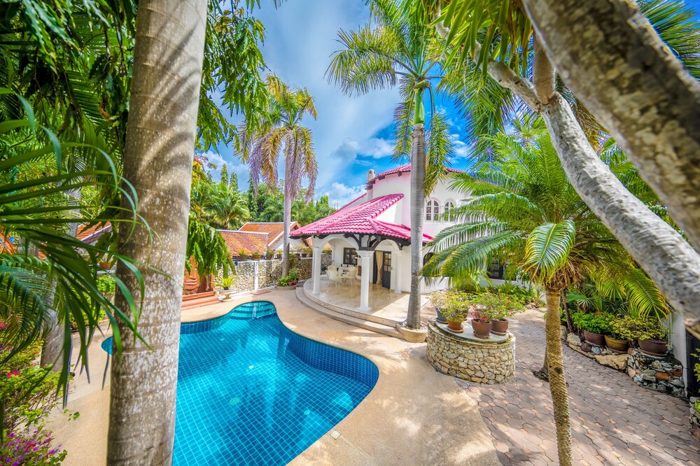 Walking Street Pool Villa Pattaya — 4-Star Luxury Hotel in Pattaya, Thailand