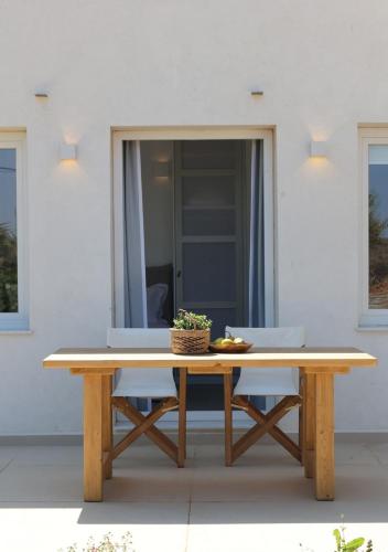 Delfini Suites — Ano Syros — photo 3