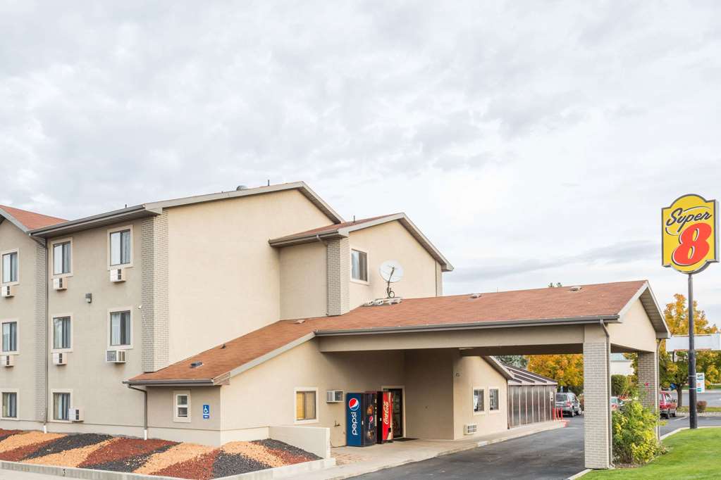 Super 8 by Wyndham Logan - featured photo