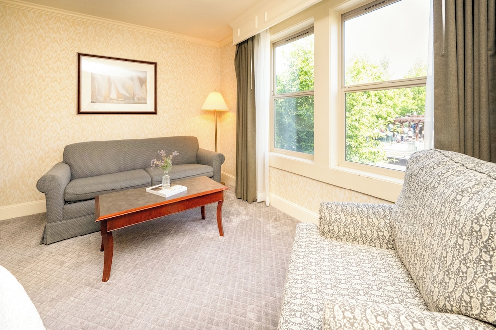 Fairhaven Village Inn - photo 40