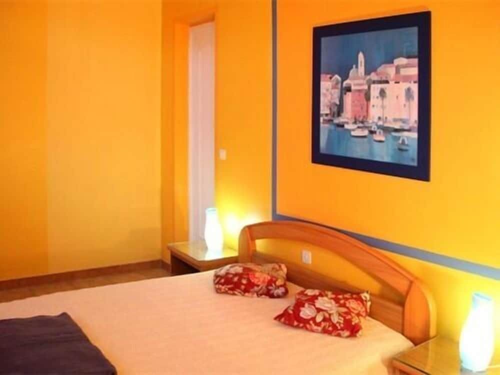 Le Mas de la Verrerie in Frejus, France