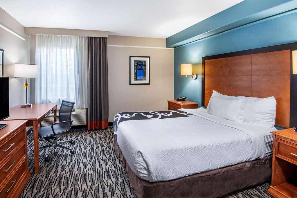 La Quinta Inn by Wyndham San Antonio Brooks City Base - photo 20