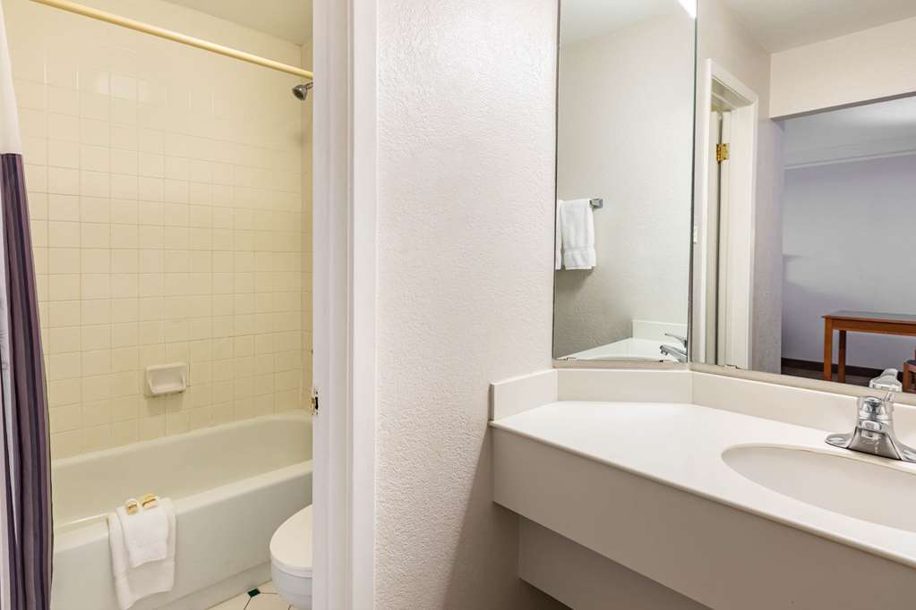 La Quinta Inn by Wyndham El Paso West - photo 30