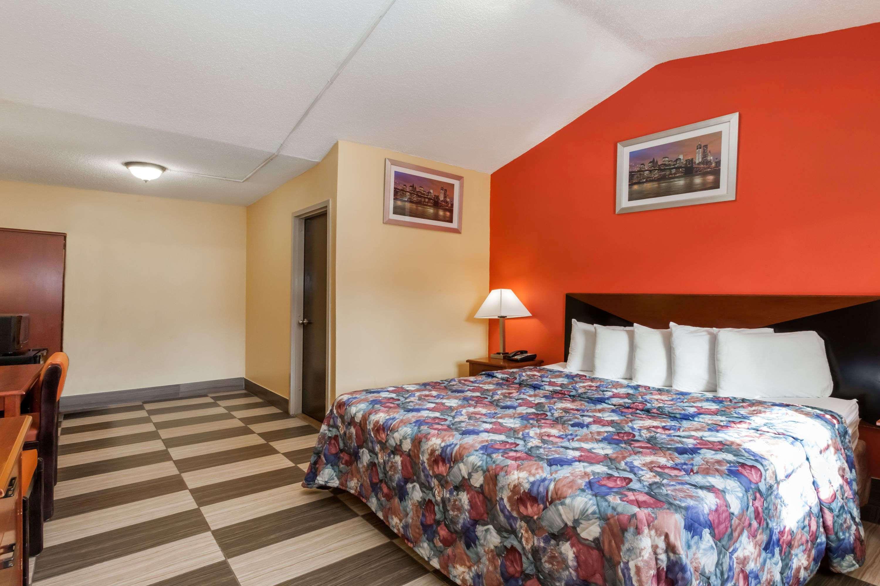 Travelodge by Wyndham Jersey City - photo 3