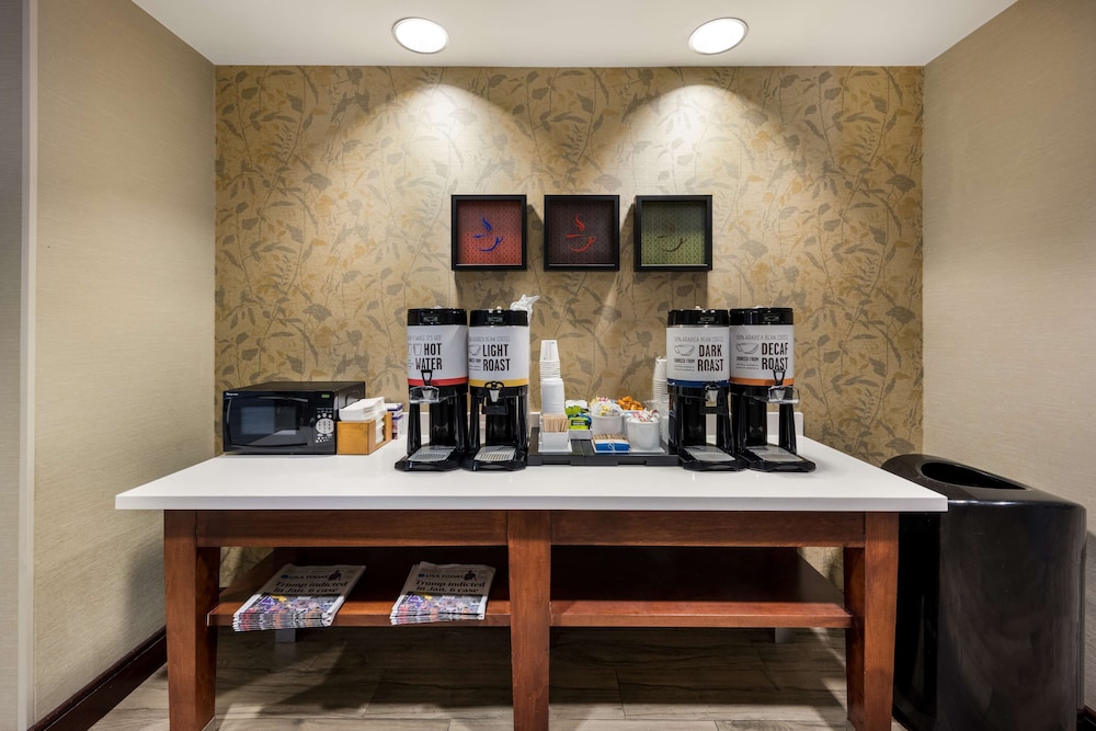 Hampton Inn & Suites Fredericksburg at Celebrate Virginia - photo 67