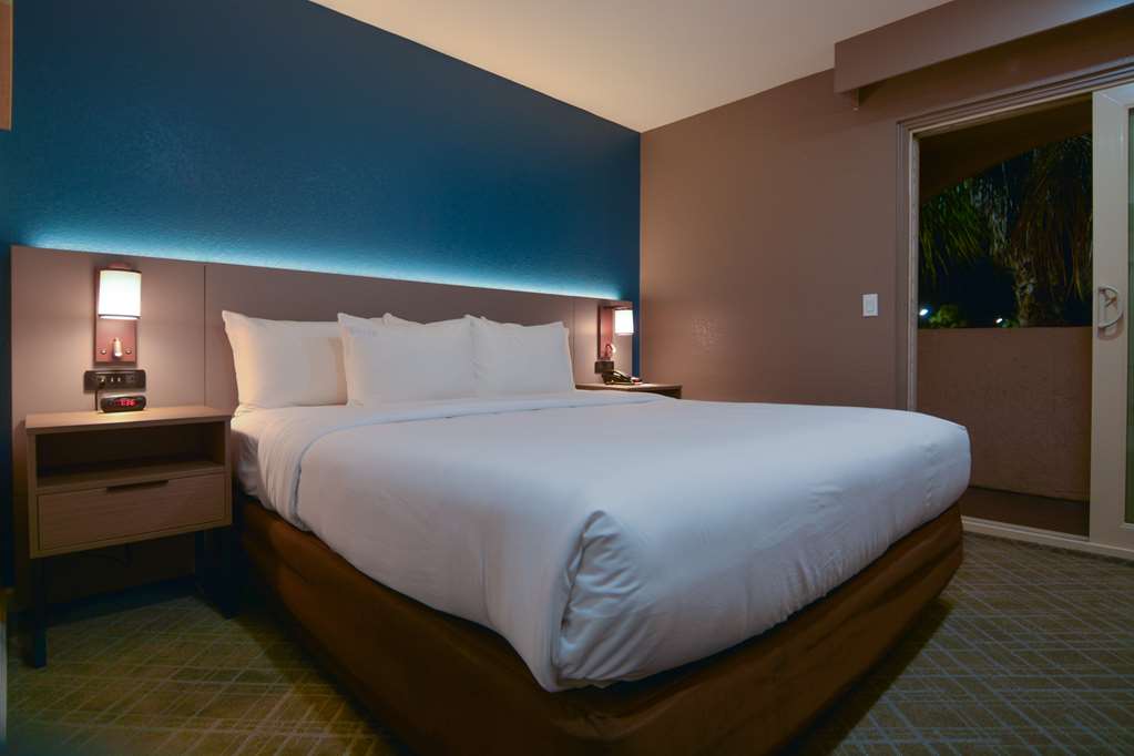 Comfort Inn & Suites Moreno Valley near March Air Reserve Base - photo 17
