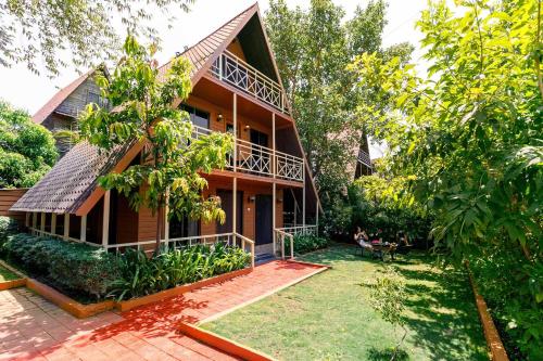 StayVista at Wooden House with Jacuzzi — 4-Star Luxury Hotel in Vada, India