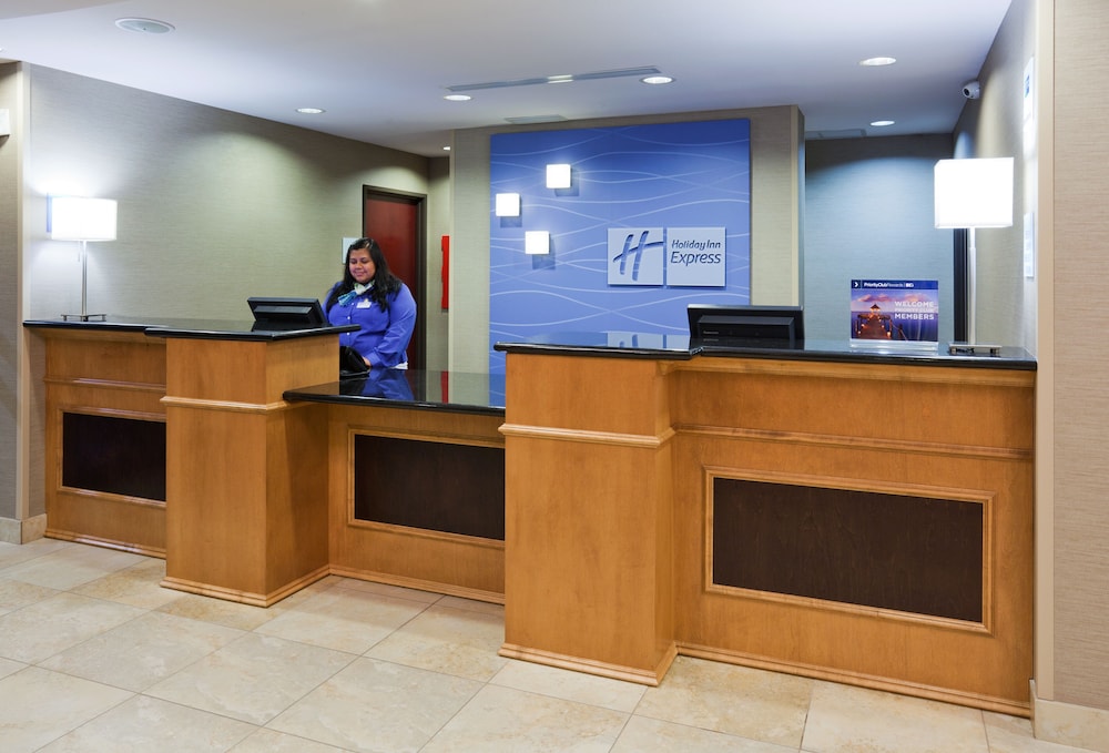 Holiday Inn Express & Suites Rochester Mayo Clinic Area an IHG Hotel - photo 3