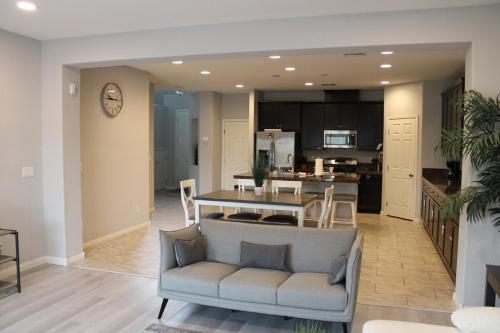 Gated SW Las Vegas home near 215 LAS Red Rock Summerlin