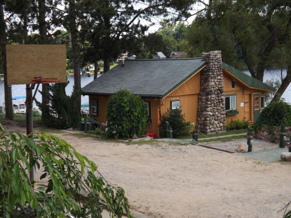 Crooked Lake Resort Cabin 4 - photo 43