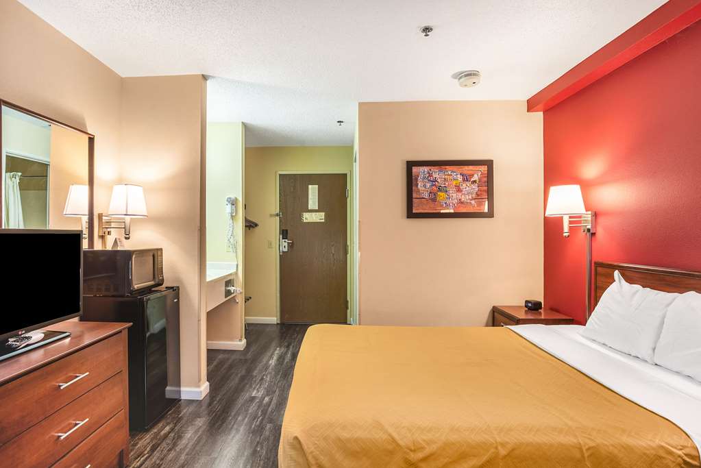 Econo Lodge Princeton - photo 20