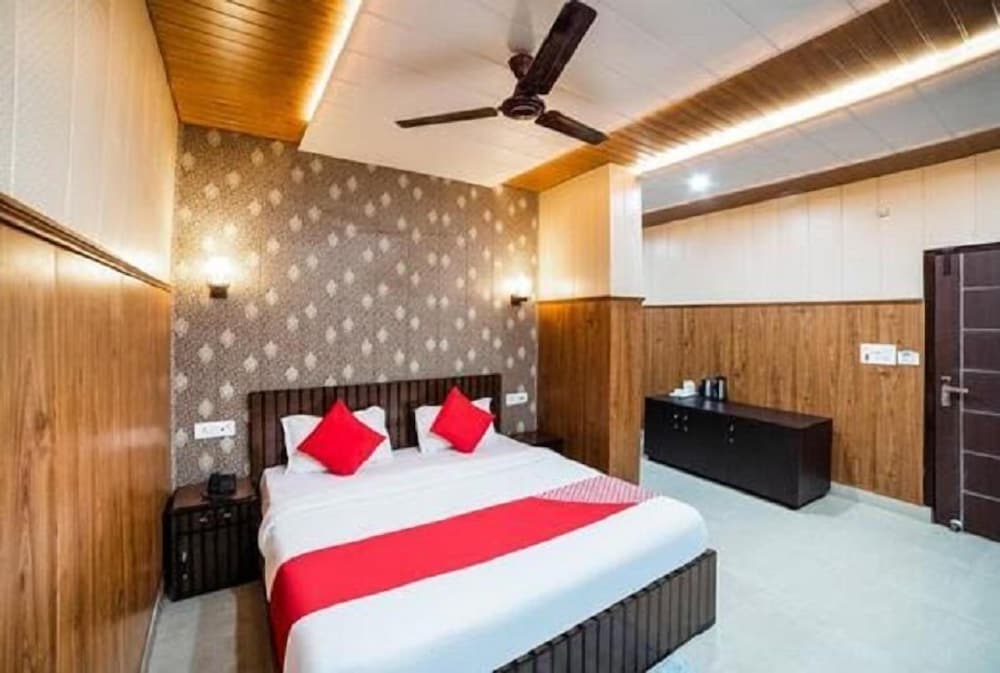 Krazy Hotel in Haldwani, India