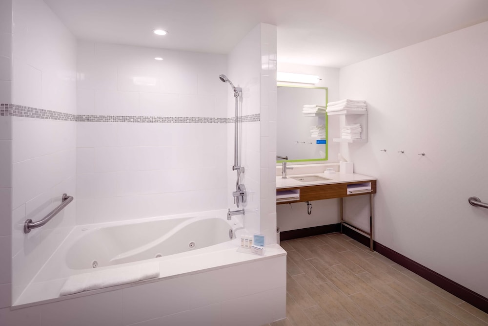 Hampton Inn Paramus - photo 30