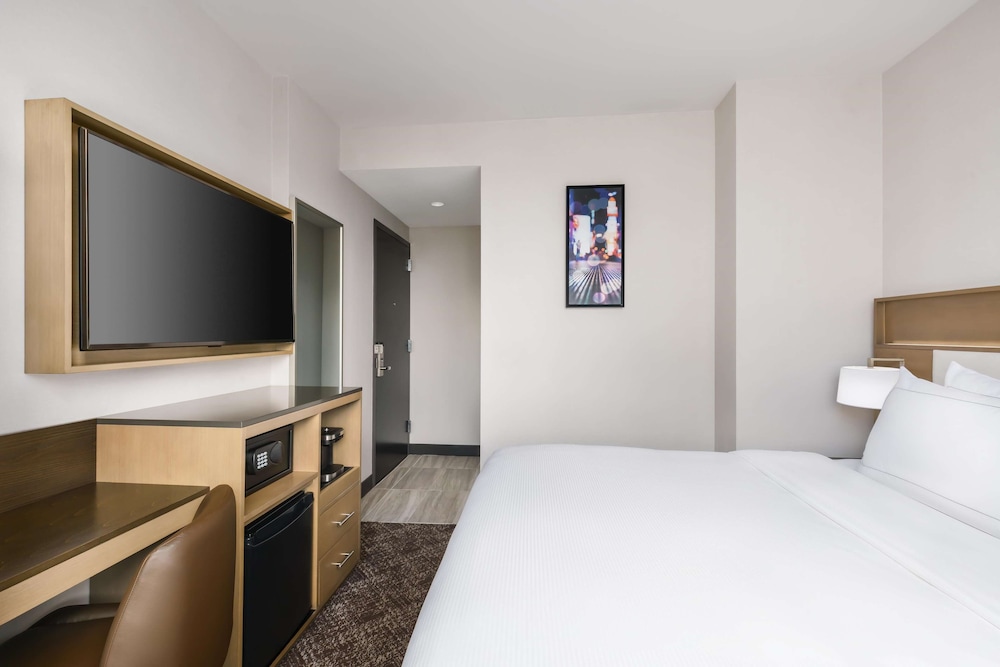 Doubletree by Hilton New York Times Square South - photo 10