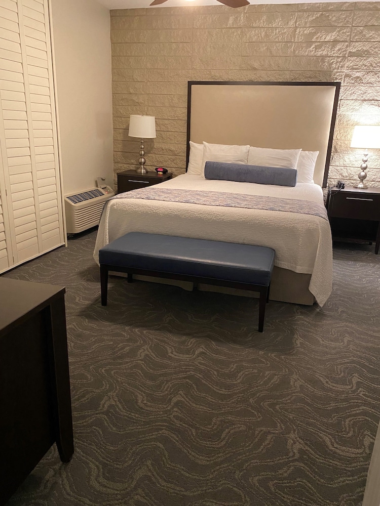 GetAways at Palm Springs Tennis Club - photo 11