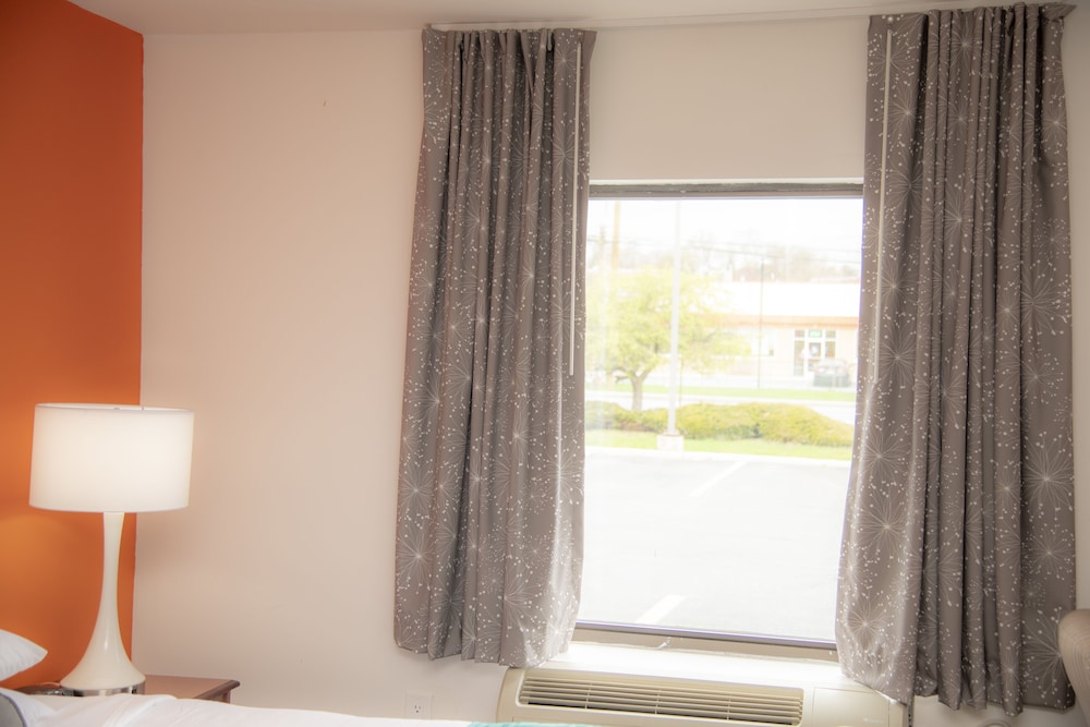 Howard Johnson Hotel & Suites by Wyndham Allentown Dorney - photo 14