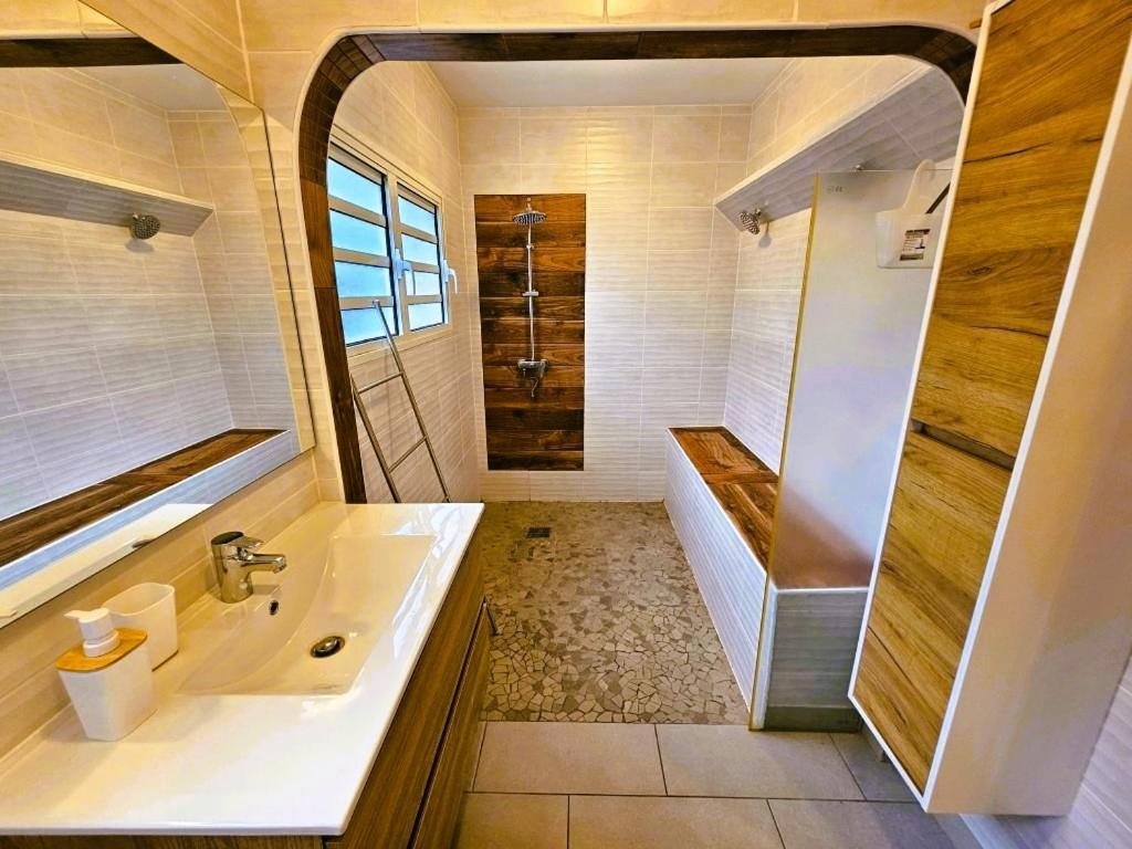 Charme du Nord 1 — 4-Star Luxury Hotel in Saint-Denis, Réunion