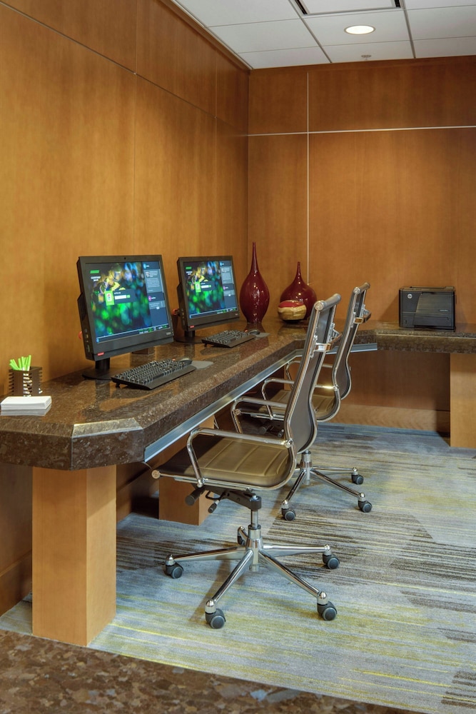 Courtyard by Marriott Boston Logan Airport - photo 36