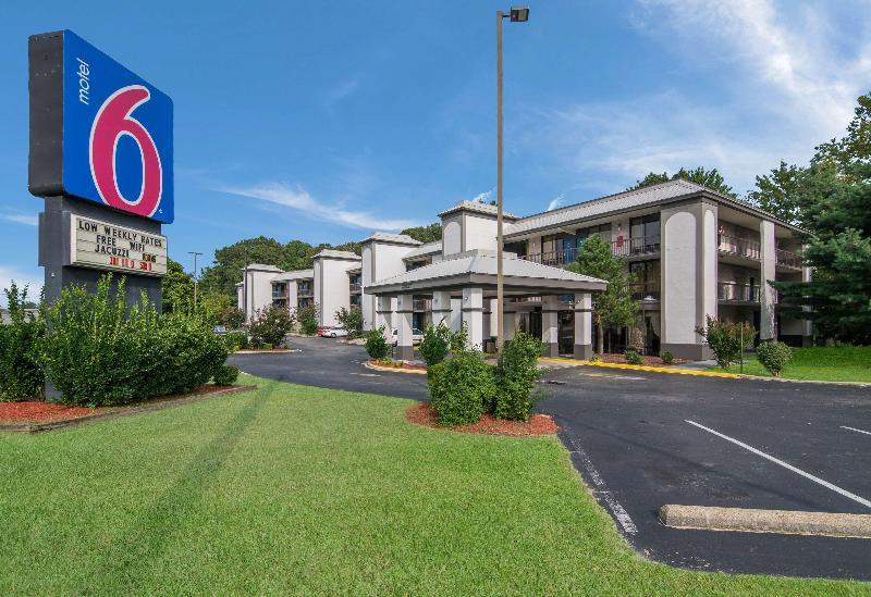 Quality Inn - carbon neutral hotel in Seaford