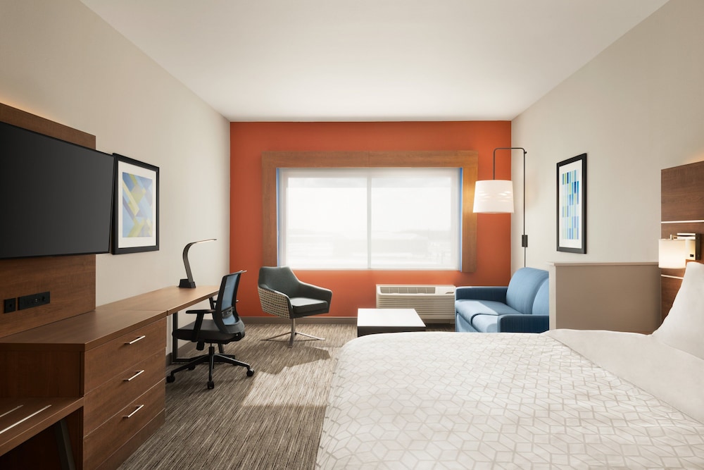 Holiday Inn Express and Suites Beaver Dam - photo 8