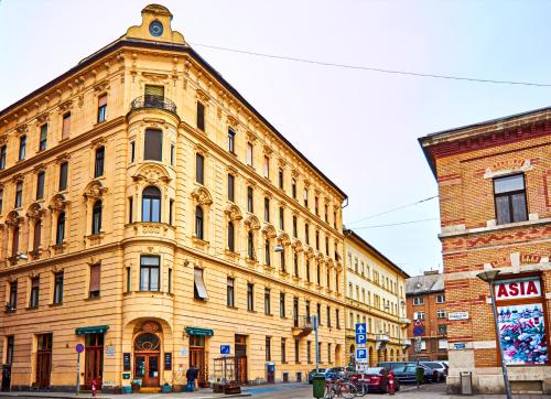 Rákóczi Apartman — 4-Star Luxury Hotel in Budapest, Hungary