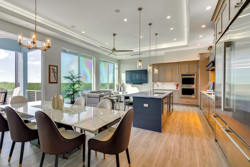Luxury Group Escape in Cape Corals Cape Harbour — Cape Coral — photo 5