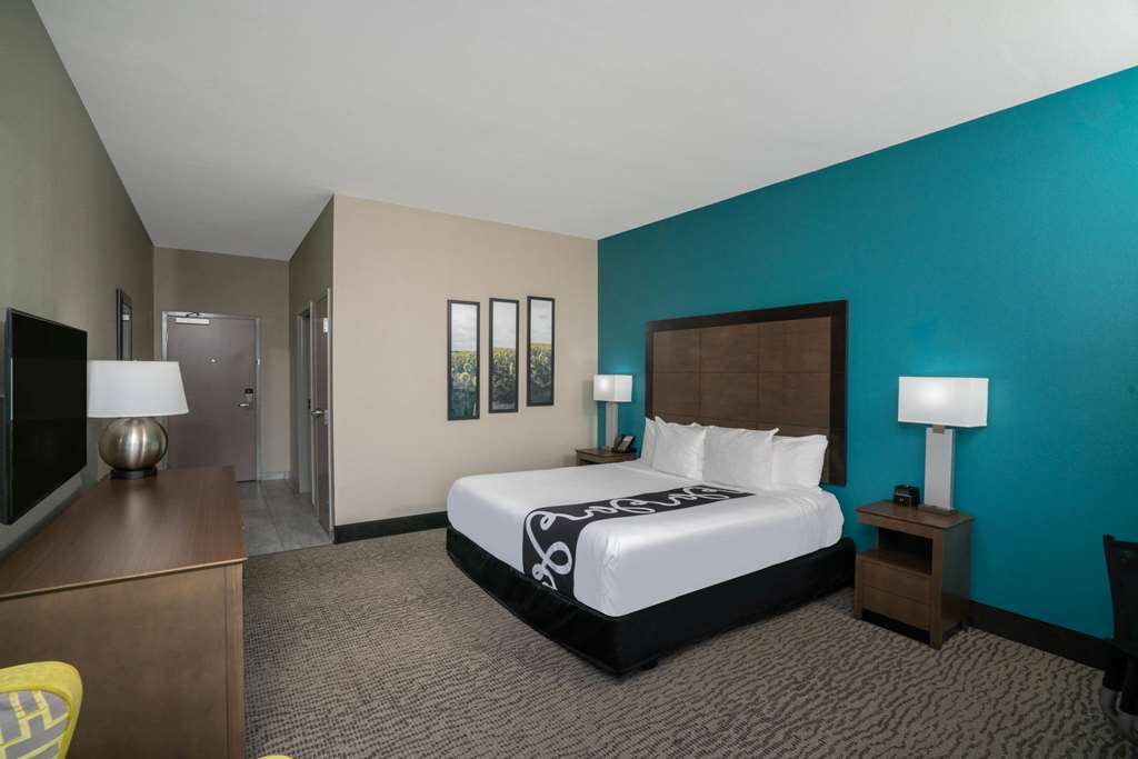 La Quinta Inn & Suites by Wyndham West Memphis - photo 15