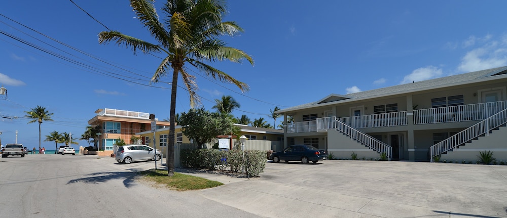 Hollywood by the Sea Hotel - photo 63