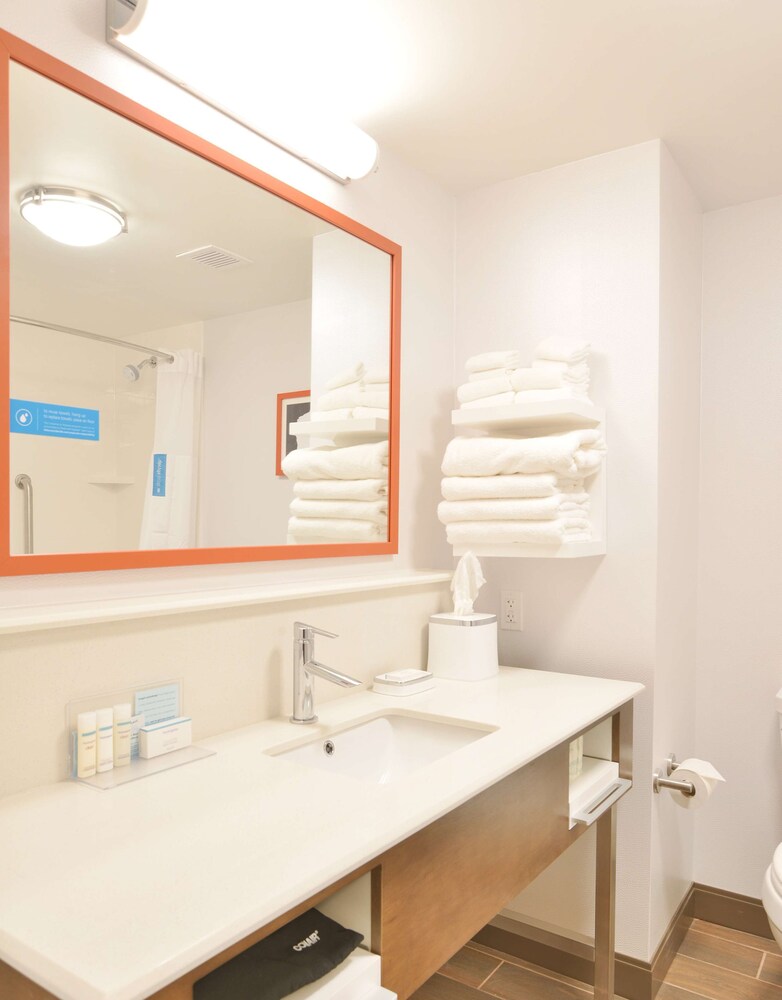 Hampton Inn & Suites Menomonie UW Stout - photo 37