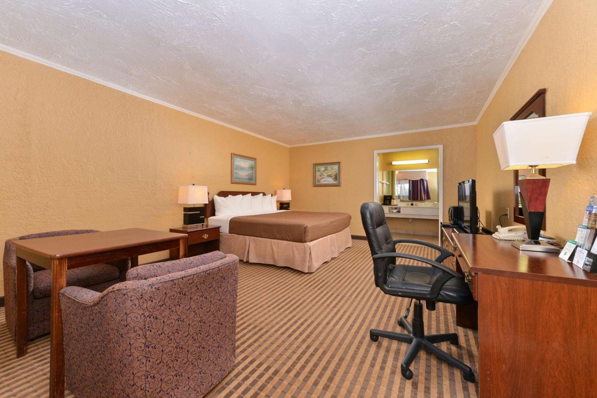 Executive Plus Inn & Suites - photo 13