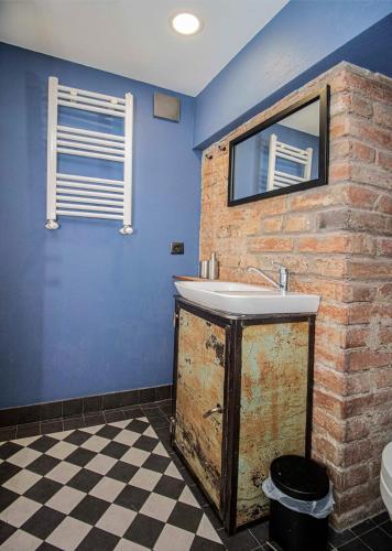 Tbilisi Heart Funky 1BR Apt By Wehost