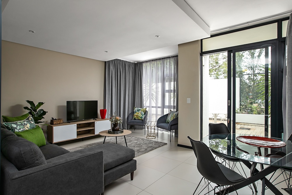 The Vantage Unit 12 — 4-Star Luxury Hotel in Johannesburg, South Africa