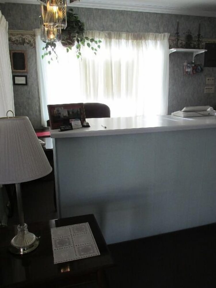 Elms Motel - photo 2