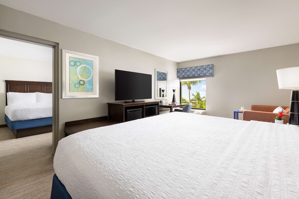 Hampton Inn Naples Central - photo 10