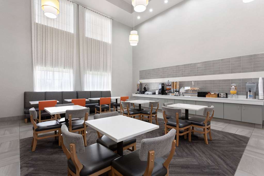 La Quinta Inn & Suites by Wyndham Ft. Pierce - photo 4