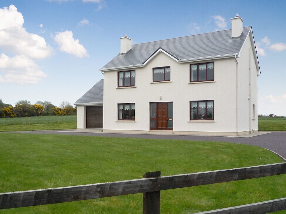 Boherbue Holiday Home by Trident Holiday Homes — 4-Star Luxury Hotel in Cork, Republic of Ireland