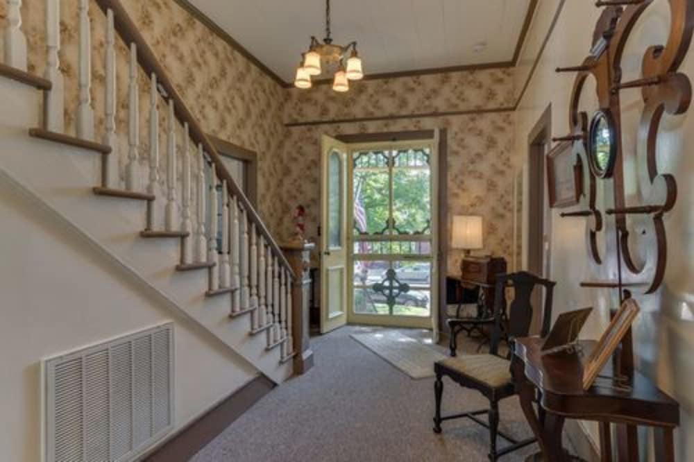 Carrier Houses B&B - photo 2