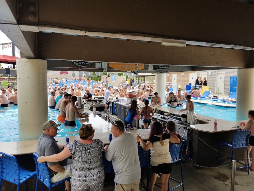 Grand Islander Hotel - photo 23