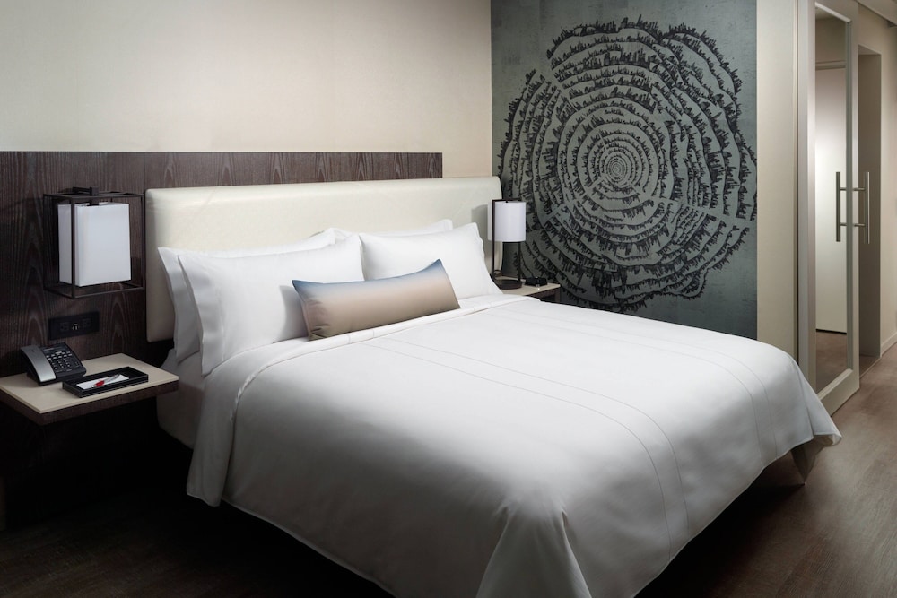 Atlanta Airport Marriott - photo 9