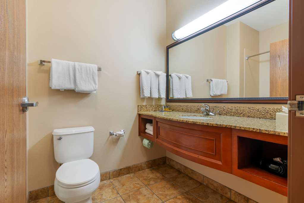 Best Western Plus Butterfield Inn - photo 26