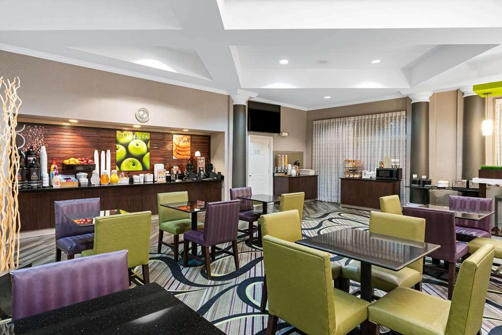La Quinta Inn & Suites by Wyndham Mesa Superstition Springs - photo 35