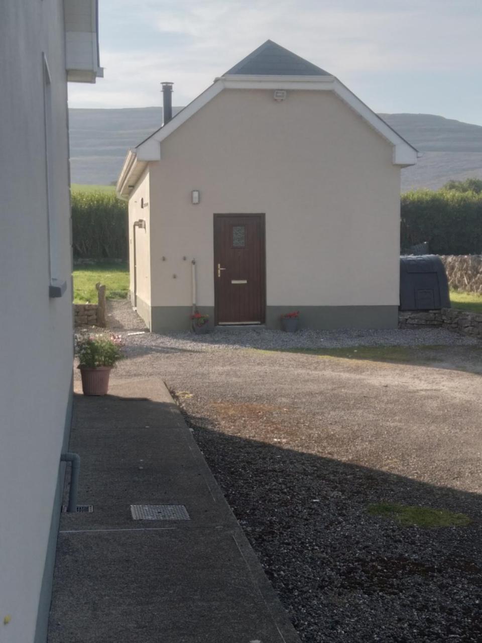 Burren Snug - carbon neutral hotel in Unknown City