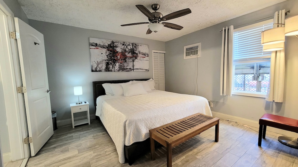Barefoot Mailman Inn & Suites - photo 18
