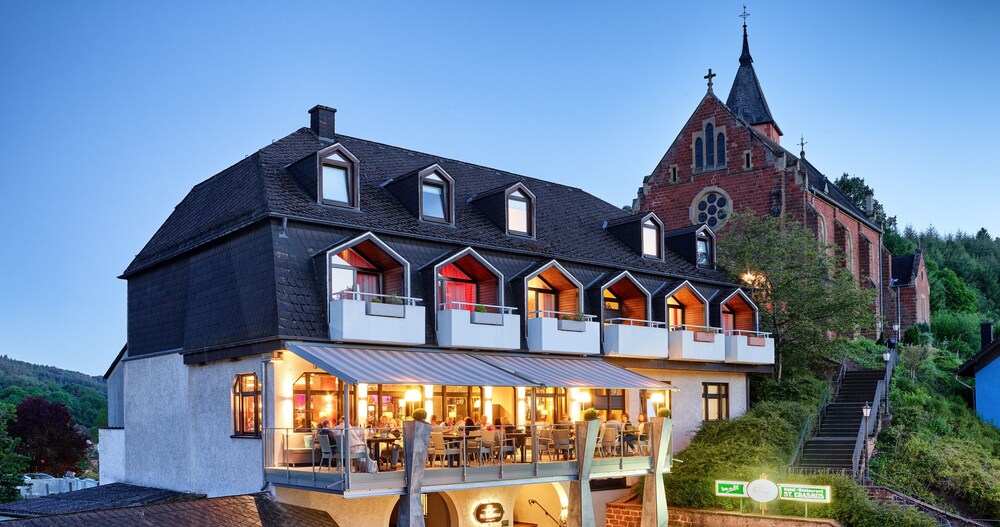 Hotel Erasmus Mein Genuss und Wellnesshotel — 4-Star Luxury Hotel in Trassem, Germany
