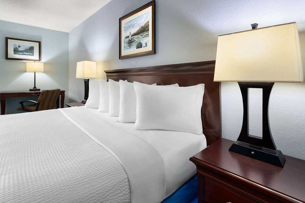 Days Inn by Wyndham Iron Mountain - photo 17