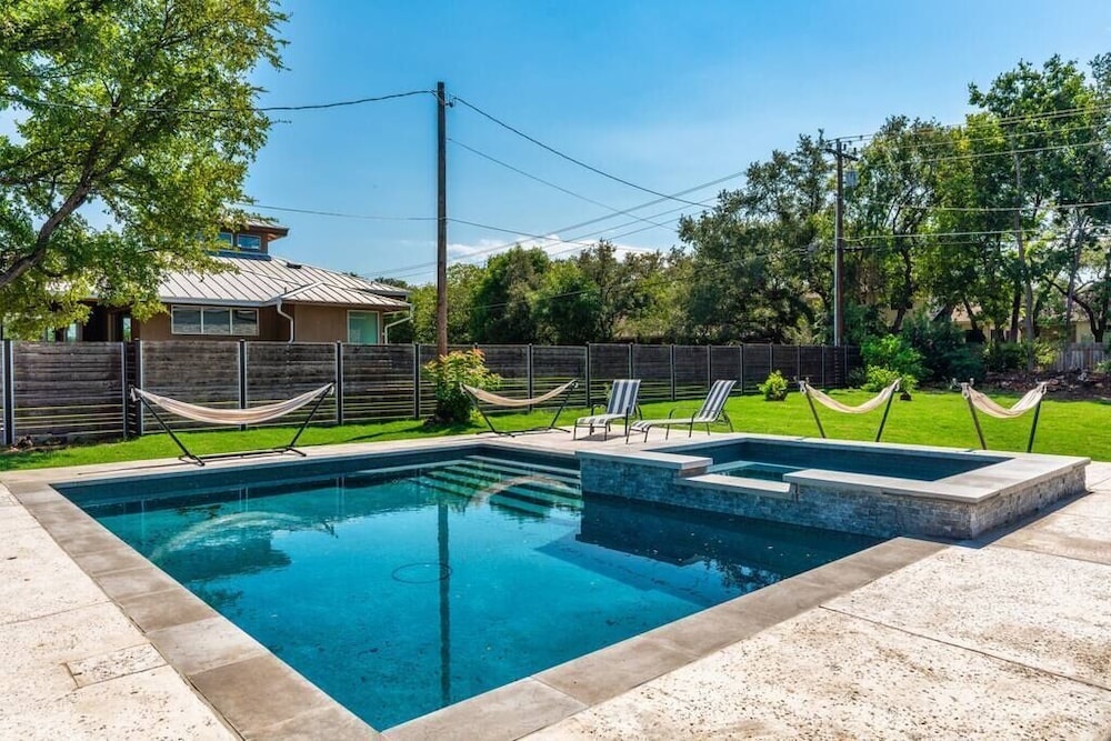 The Gateway 6BED W Two Houses GameRoom & Pool — hotel in Cedar Park