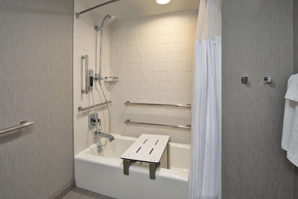 DoubleTree by Hilton Lansing - photo 21
