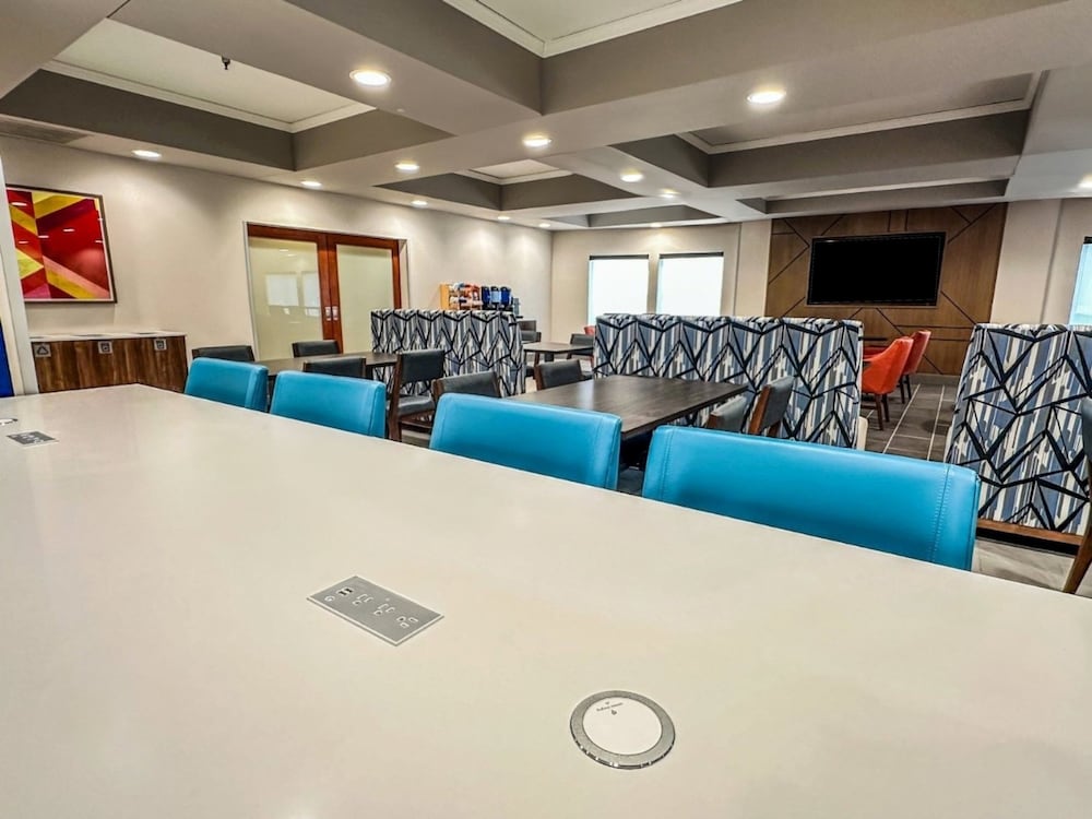 Holiday Inn Express Kearney by IHG - photo 43