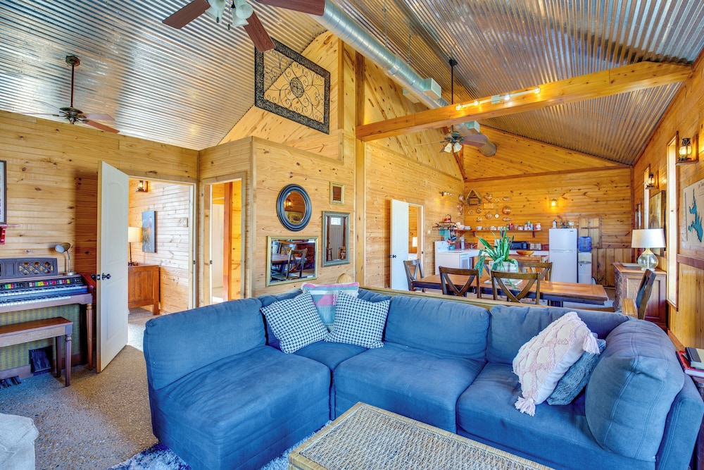 Indoor Pool And Boat Ramp Lake Tawakoni Group Gem 21214488 — Quinlan